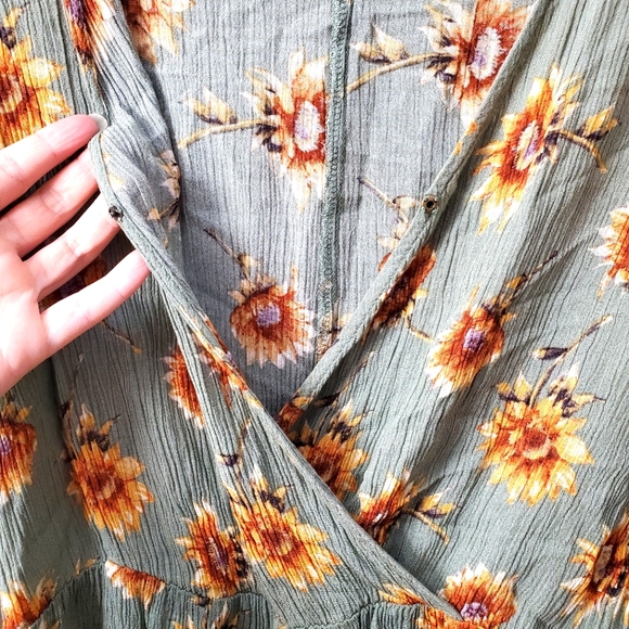 Forever 21 Sunflower Short Romper Long Sleeves - Picture 3 of 5